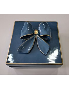 Scatola quadrata con fiocco